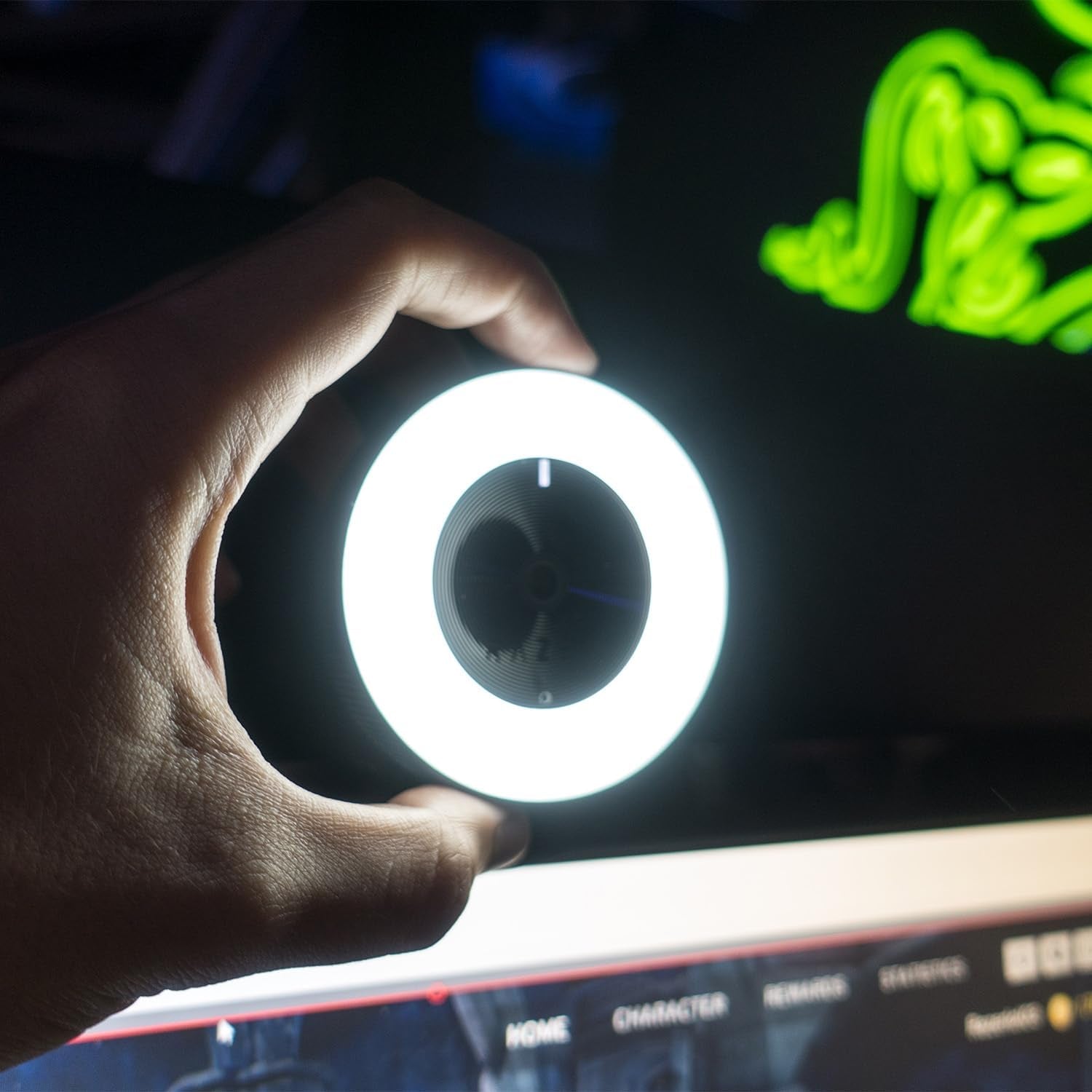 Razer Kiyo - Streaming Camera with Ring Lighting (USB Webcam, HD Video 720P, 60 FPS, Compatible with Open Broadcaster Software, Xsplit, Autofocus, Camera Clip, Tripod Connection) Black